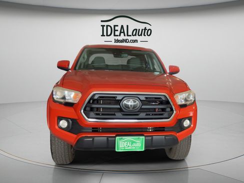 Used 2018 Toyota Tacoma SR5 AWD/4WD image 5