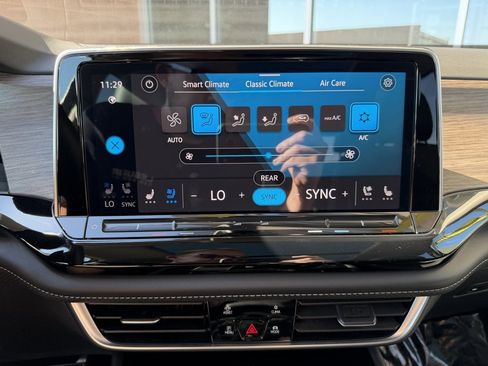 Used 2024 Volkswagen Atlas SEL Premium R-Line image 22