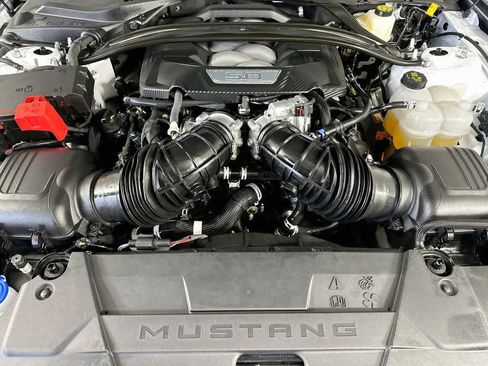 Used 2025 Ford Mustang GT Premium RWD image 9
