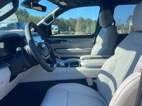 New 2026 Jeep Grand Wagoneer L Limited w/ Premium Group II AWD/4WD image 30