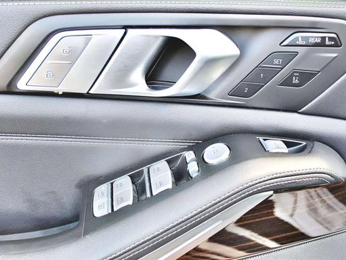 Used 2019 BMW X7 xDrive40i w/ Premium Package image 11