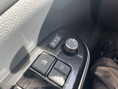 New 2025 Toyota Crown Signia Limited image 18