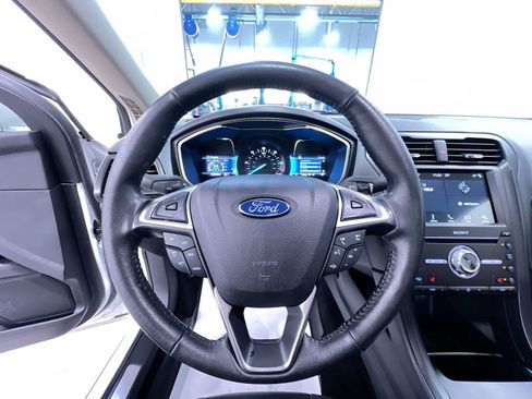 Used 2018 Ford Fusion Titanium FWD image 15