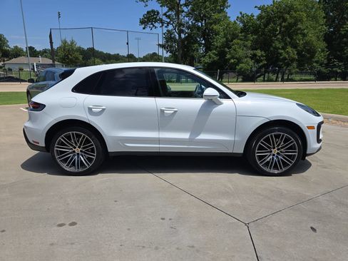 Used 2025 Porsche Macan AWD/4WD image 8