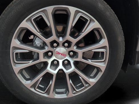 Used 2025 GMC Yukon XL Denali AWD/4WD image 40