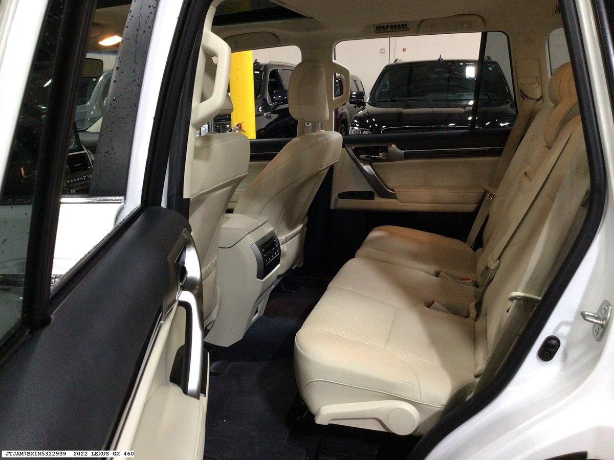 Used 2022 Lexus GX 460 Premium w/ Premium Package AWD/4WD image 9