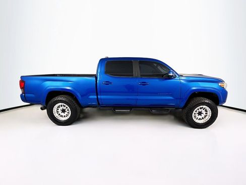 Used 2018 Toyota Tacoma TRD Sport image 4