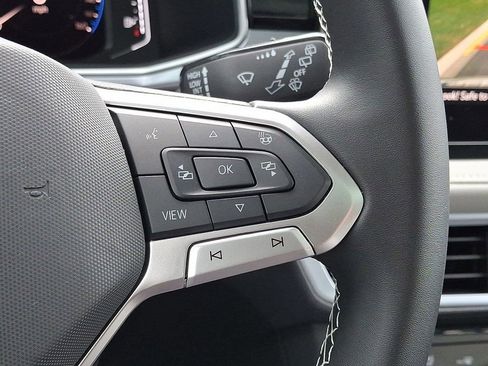 Used 2025 Volkswagen Taos SEL image 24