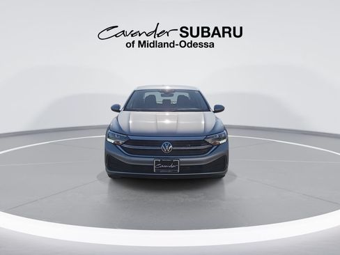 Used 2024 Volkswagen Jetta SE FWD image 3