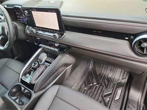 Used 2024 Chevrolet Colorado Z71 w/ Z71 Convenience Package 2 image 28