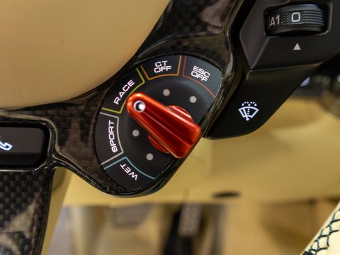 Used 2018 Ferrari 812 Superfast image 78