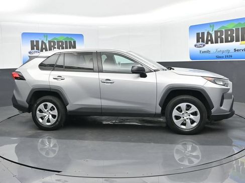 Used 2022 Toyota RAV4 LE FWD image 7