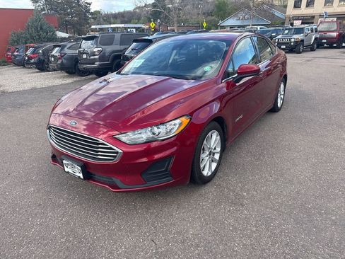 Used 2019 Ford Fusion SE FWD image 3