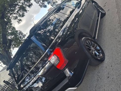 Used 2019 Ford Expedition Max Limited RWD image 4