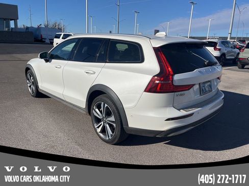 Certified 2024 Volvo V60 B5 Cross Country Plus w/ Protection Package Premier image 7