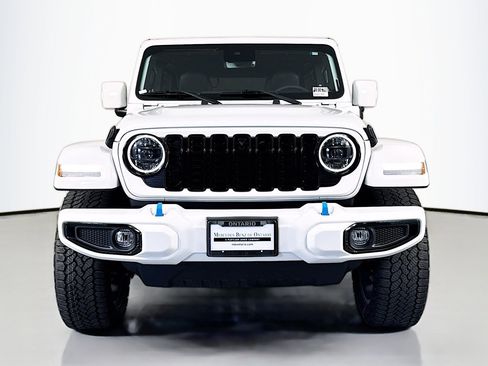 Used 2024 Jeep Wrangler High Altitude AWD/4WD image 3