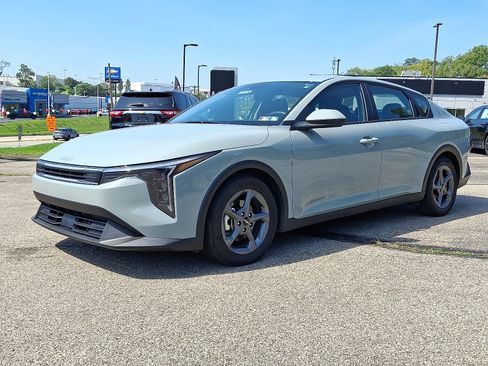 Used 2025 Kia K4 FWD image 3