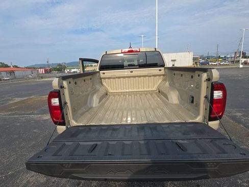 Used 2023 GMC Canyon AT4 AWD/4WD image 24