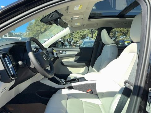 New 2026 Volvo XC40 B5 Ultra w/ Protection Package Premier image 12