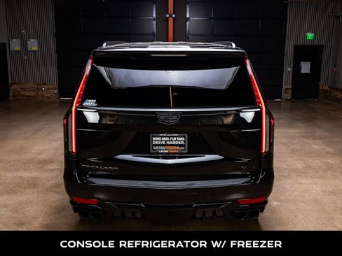Used 2023 Cadillac Escalade ESV V AWD/4WD image 8