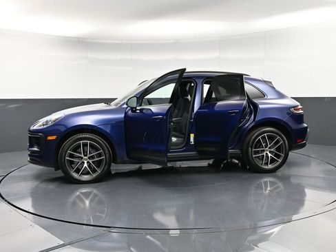 Certified 2025 Porsche Macan image 37