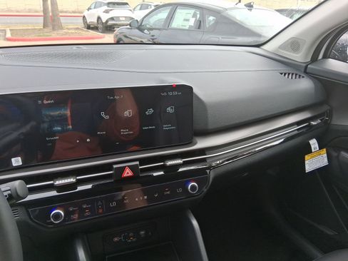 New 2026 Kia Sportage EX FWD image 9