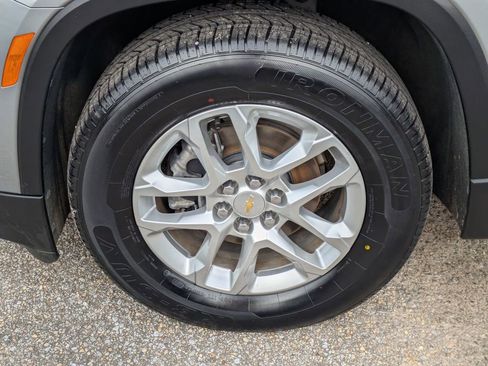 Used 2023 Chevrolet Traverse LS w/ Safety Package image 11