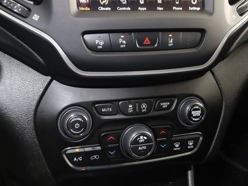 Used 2023 Jeep Cherokee Altitude Lux image 27