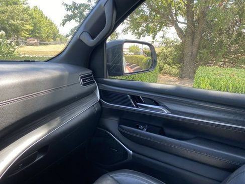 Used 2024 Jeep Wagoneer Series II w/ Flexible Seating Group RWD image 36