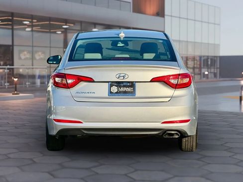 Used 2017 Hyundai Sonata SE image 2