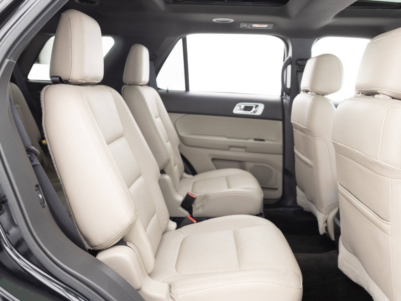 Used 2015 Ford Explorer Limited w/ Equipment Group 301A AWD/4WD image 29
