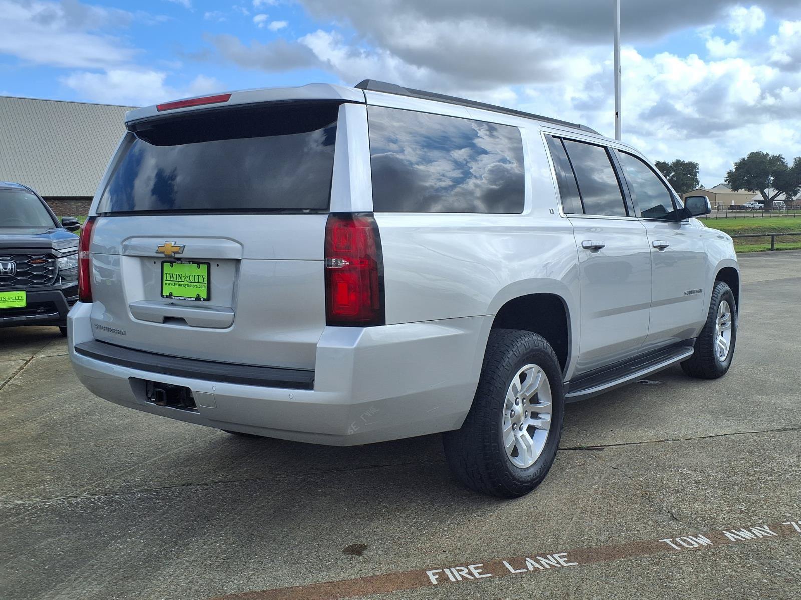 Used 2018 Chevrolet Suburban LT AWD/4WD image 4