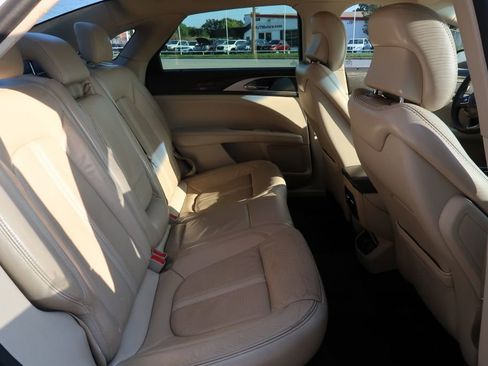 Used 2017 Lincoln MKZ Reserve image 9