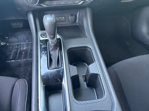 Used 2025 Nissan Sentra SV FWD image 39