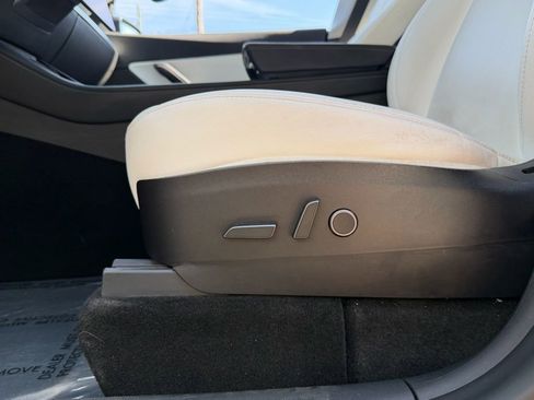 Used 2022 Tesla Model Y Performance image 27