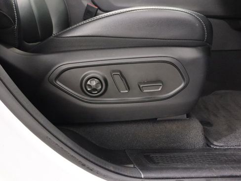 Used 2023 Jeep Grand Cherokee Limited image 43