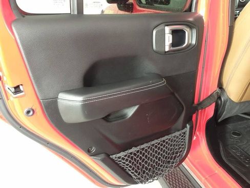 Used 2020 Jeep Gladiator Overland AWD/4WD image 18