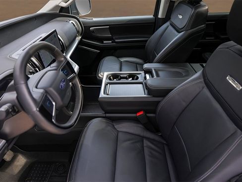 Used 2025 Ford Expedition Max Platinum w/ Driver's Package image 9