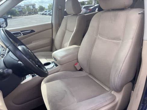 Used 2018 Nissan Pathfinder SV image 21