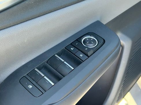 Used 2025 Toyota Prius XLE FWD image 22