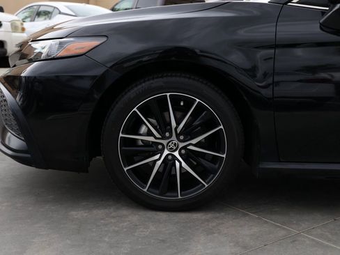 Used 2024 Toyota Camry SE image 11