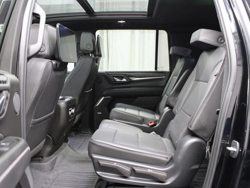 Used 2023 GMC Yukon XL Denali w/ Denali Reserve Package AWD/4WD image 17