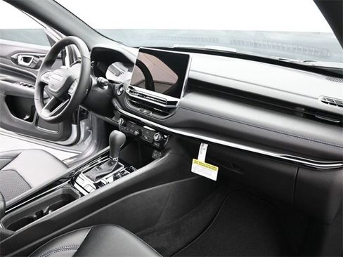 New 2026 Jeep Compass Latitude image 25