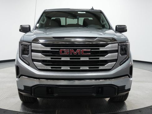 New 2026 GMC Sierra 1500 SLE image 2