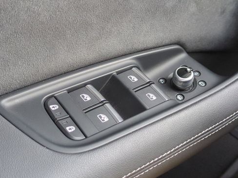 Used 2025 Audi SQ7 Premium Plus w/ Executive Package image 26