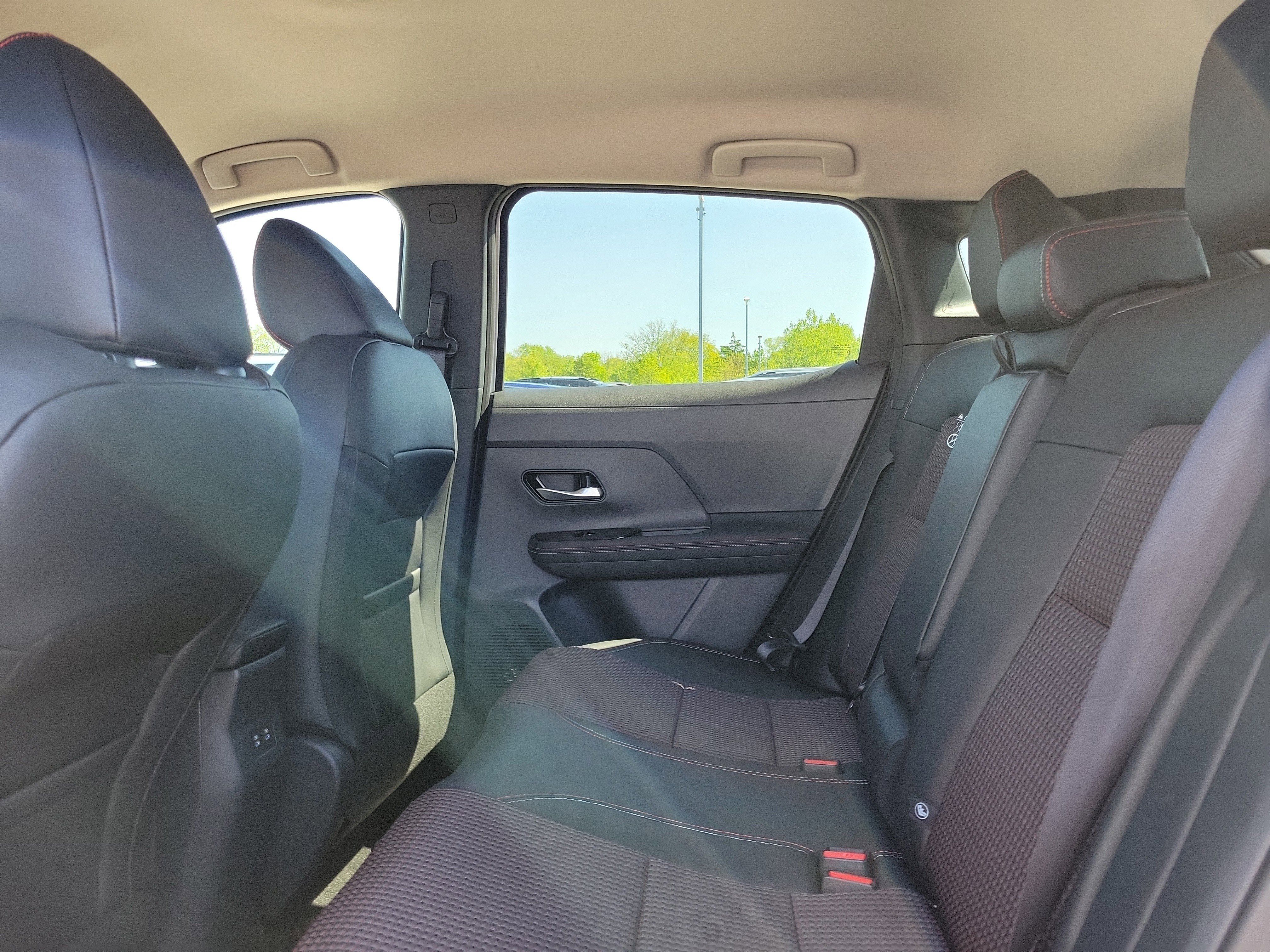 Used 2025 Nissan Kicks SR AWD/4WD image 11