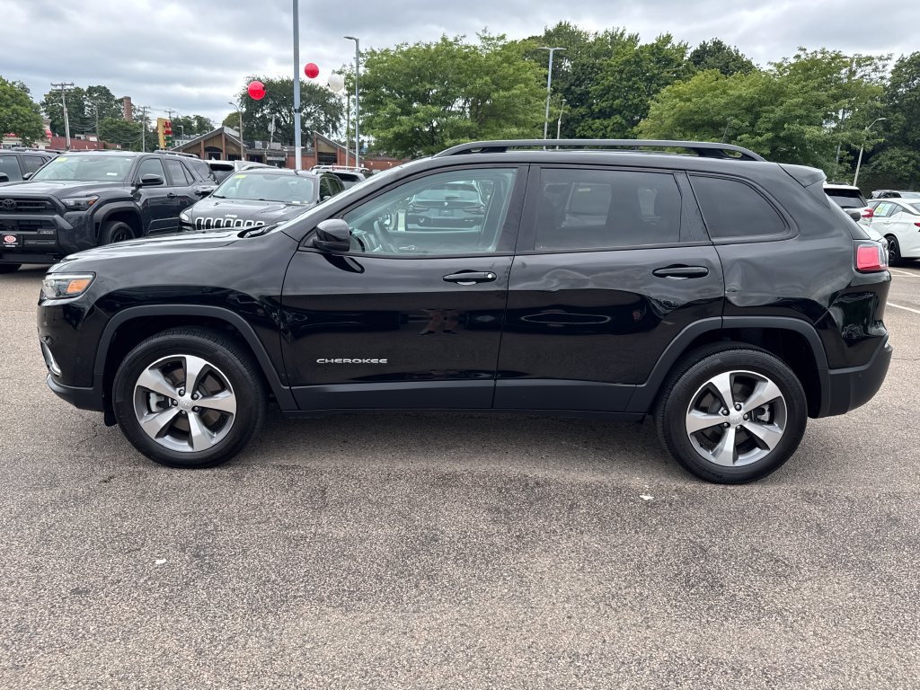 Used 2022 Jeep Cherokee Limited AWD/4WD image 4