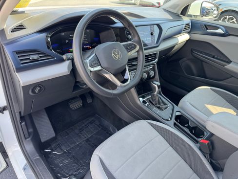 Certified 2023 Volkswagen Taos SE w/ Panoramic Sunroof Package FWD image 16