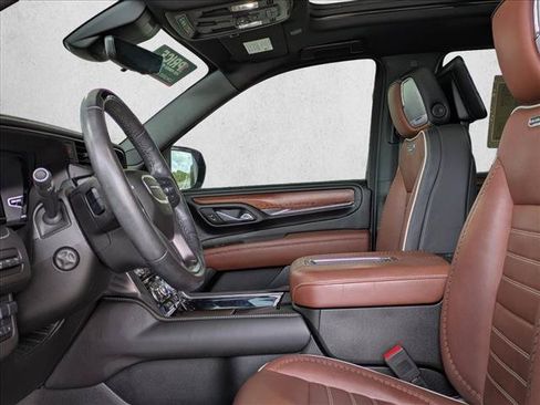 Used 2023 GMC Yukon Denali Ultimate AWD/4WD image 18