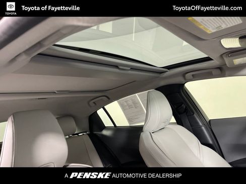 Used 2024 Toyota Prius XLE FWD image 11